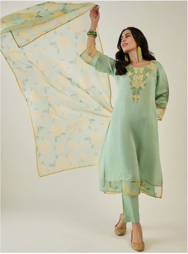 Women Floral Embroidered Regular Thread Work Kurta with Trousers & With Dupatta - madhunistore