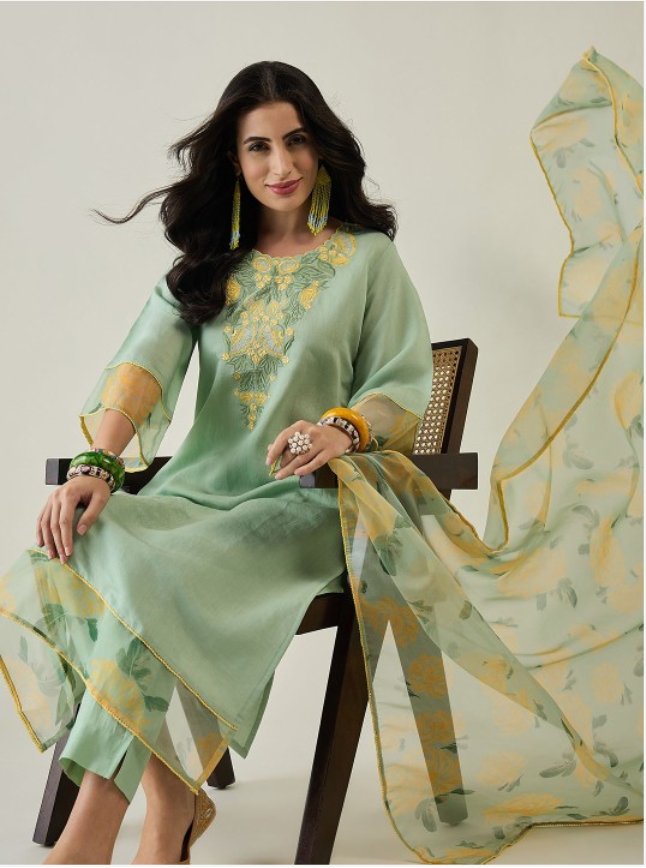 Women Floral Embroidered Regular Thread Work Kurta with Trousers & With Dupatta - madhunistore